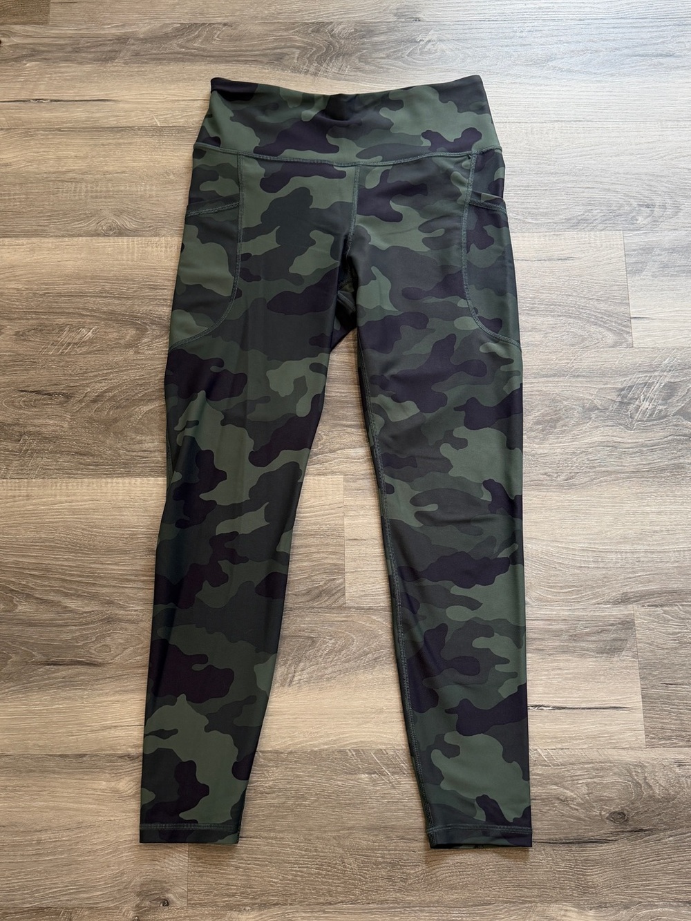 Old Navy Powersoft 7/8 Camo Leggings w/ pockets
